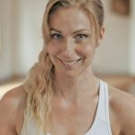 Laura Šárová - Cvičení na židlích